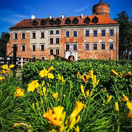 Zamek Uniejow Aparthotel Buitenkant foto