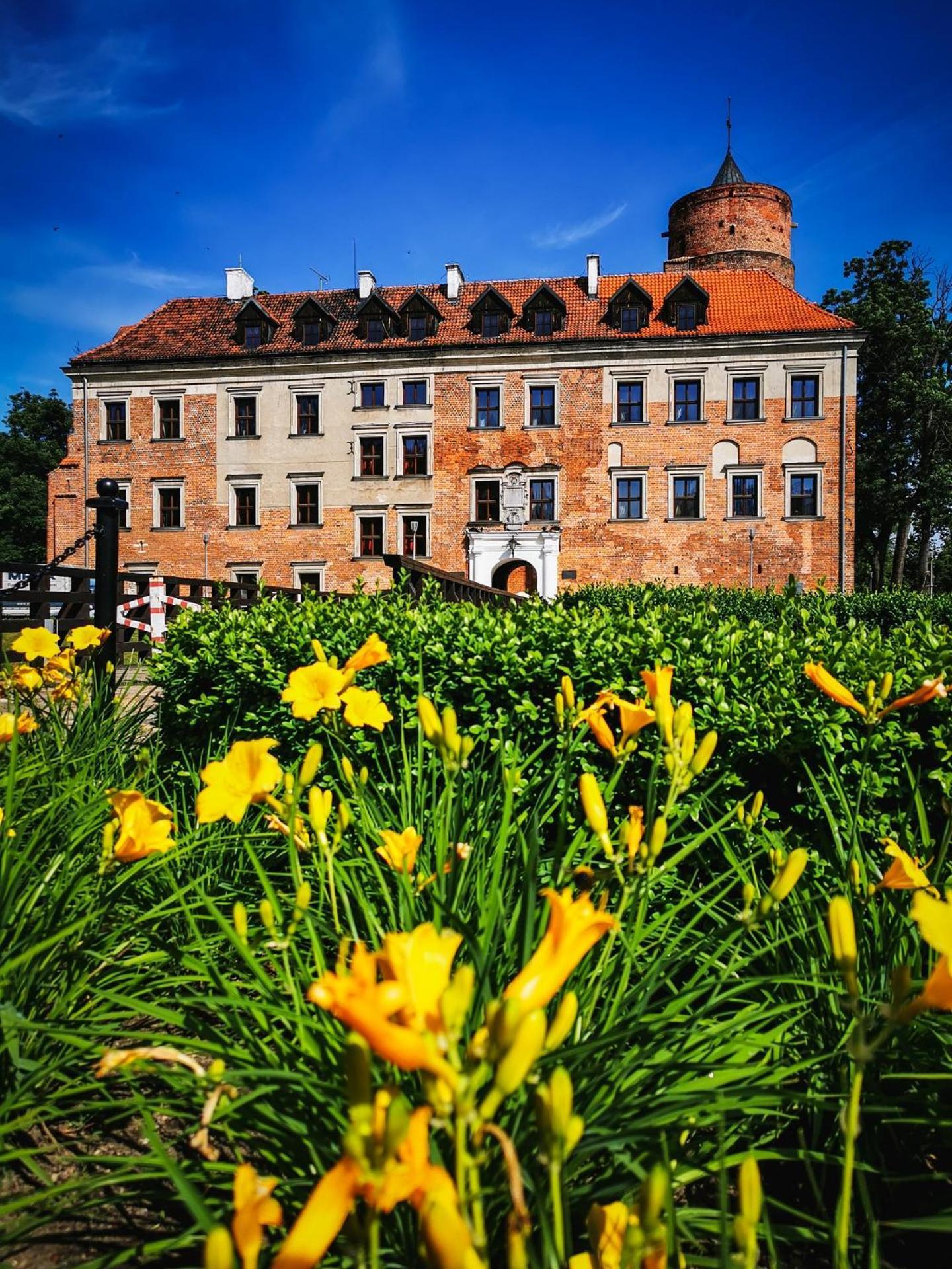 Zamek Uniejow Aparthotel Buitenkant foto