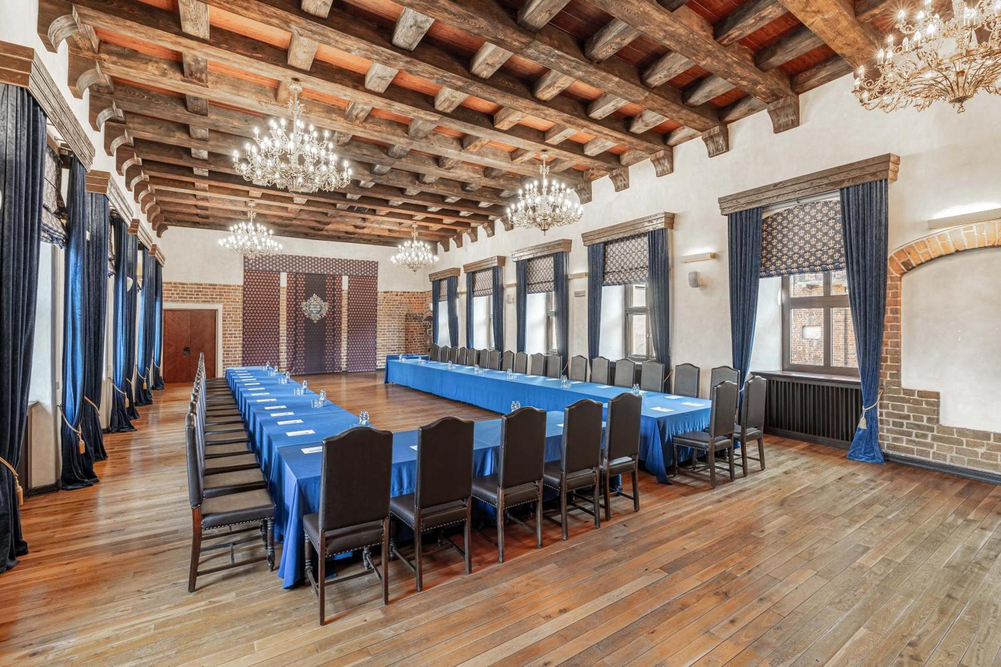 Zamek Uniejow Aparthotel Buitenkant foto