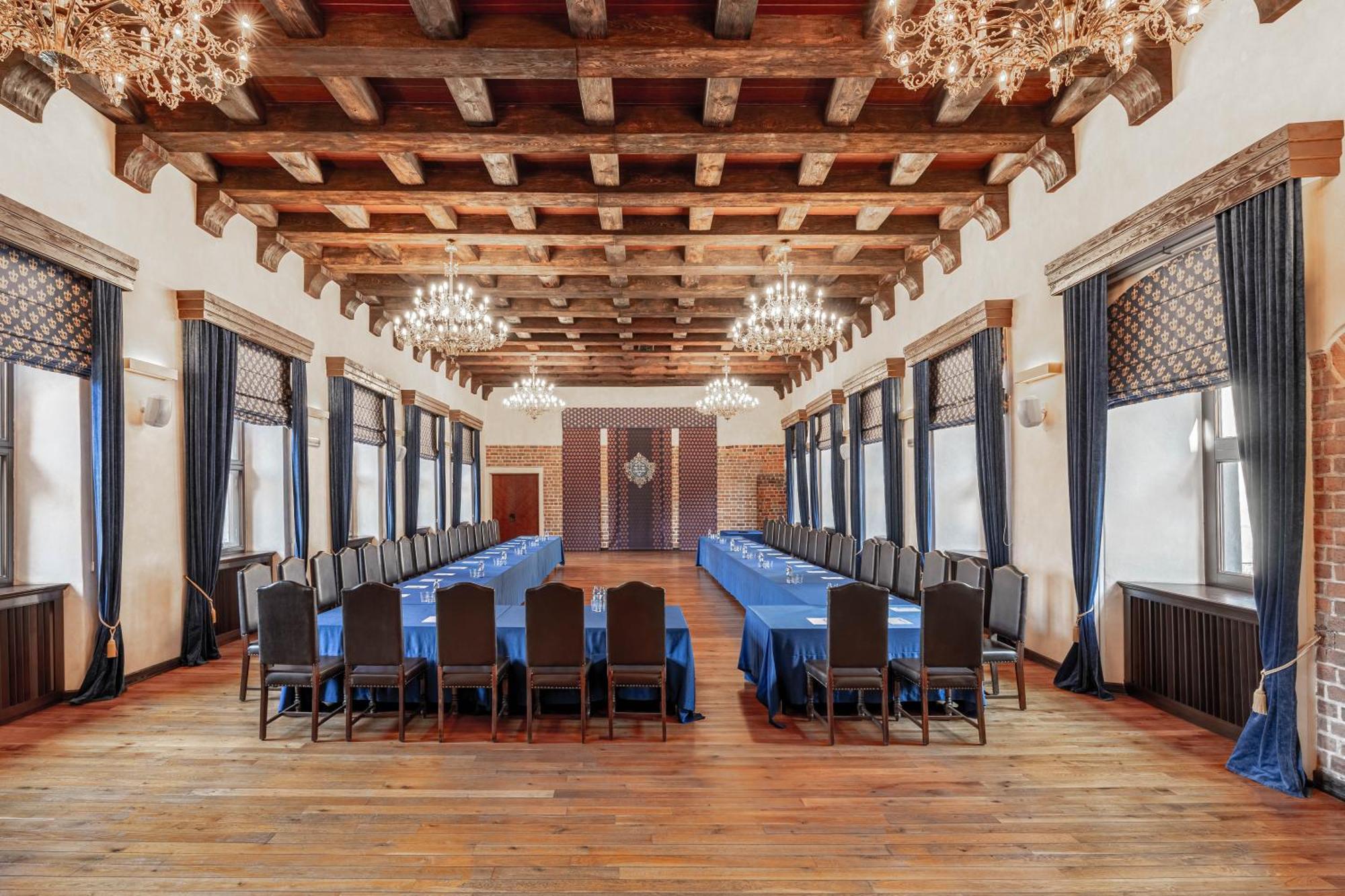 Zamek Uniejow Aparthotel Buitenkant foto