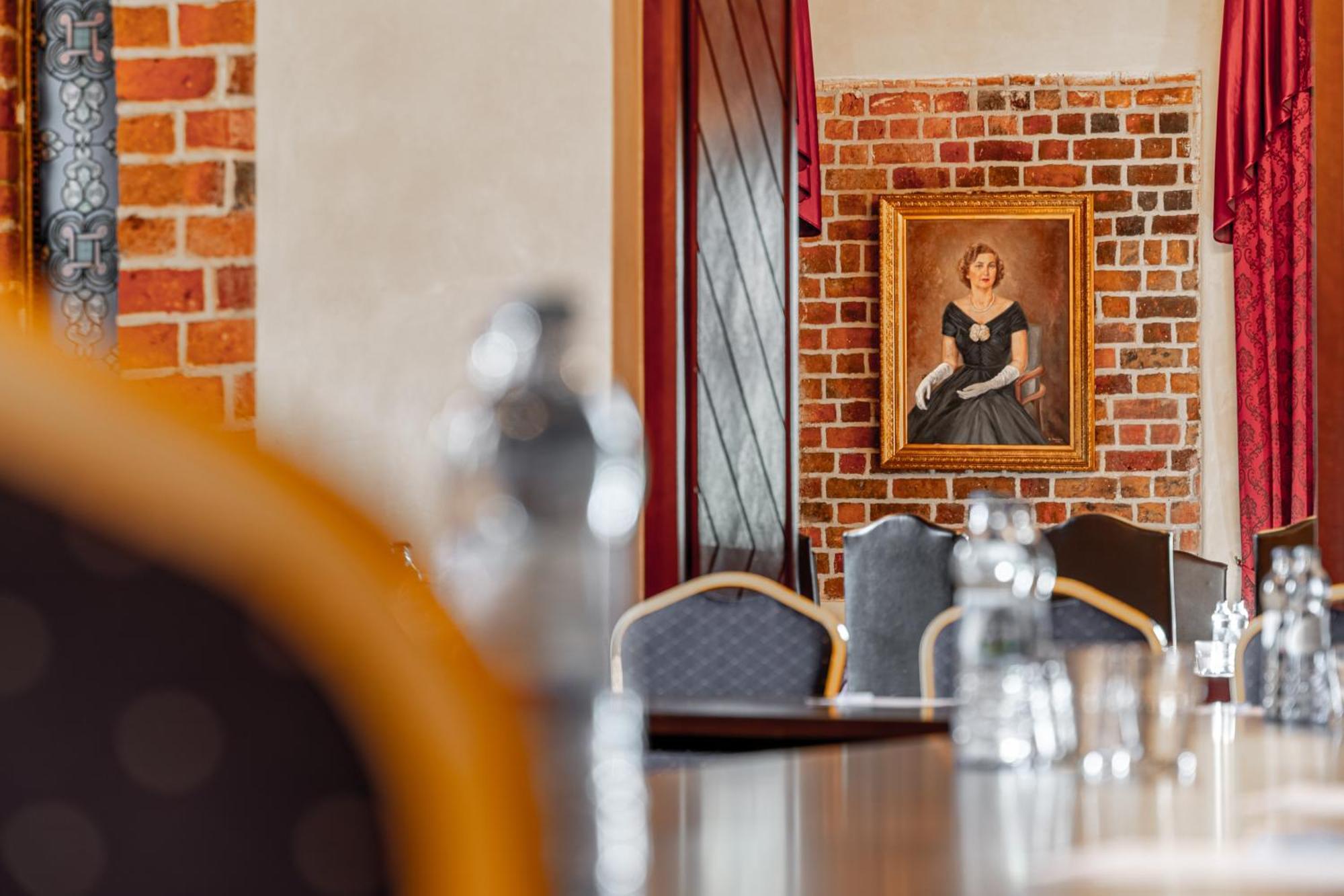Zamek Uniejow Aparthotel Buitenkant foto