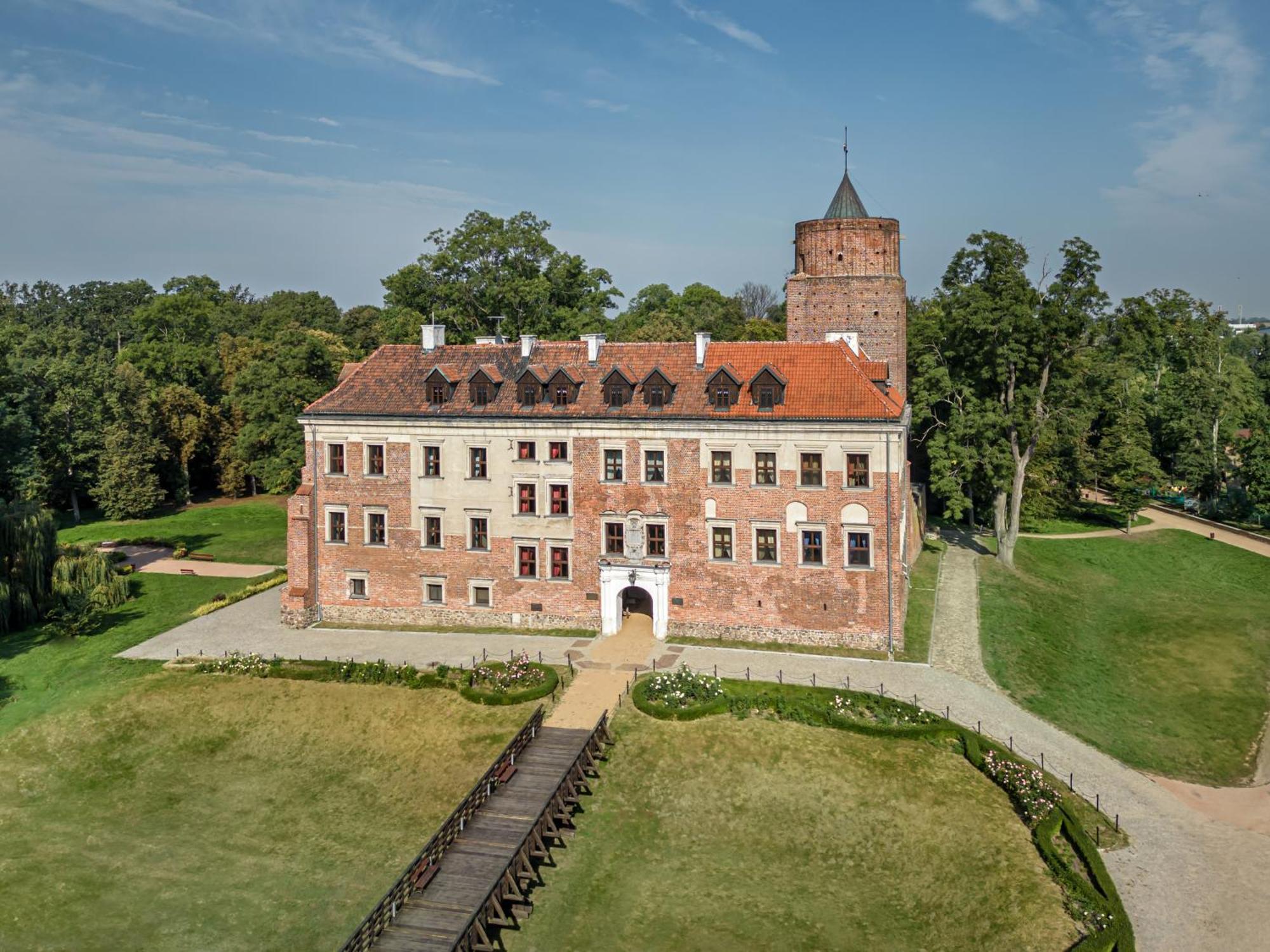 Zamek Uniejow Aparthotel Buitenkant foto