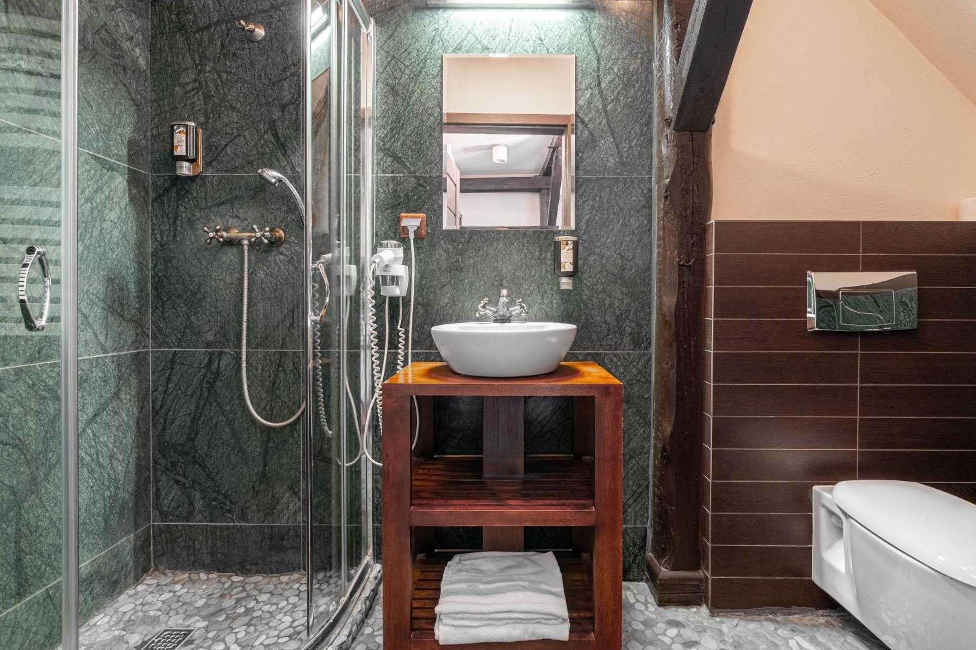 Zamek Uniejow Aparthotel Buitenkant foto