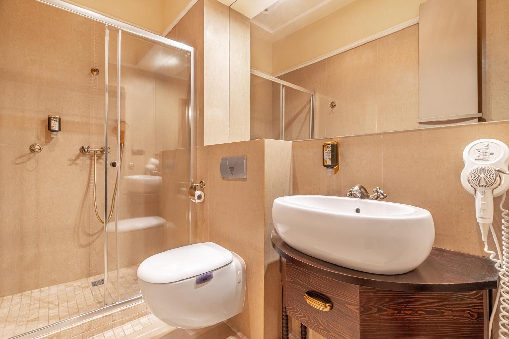 Zamek Uniejow Aparthotel Buitenkant foto