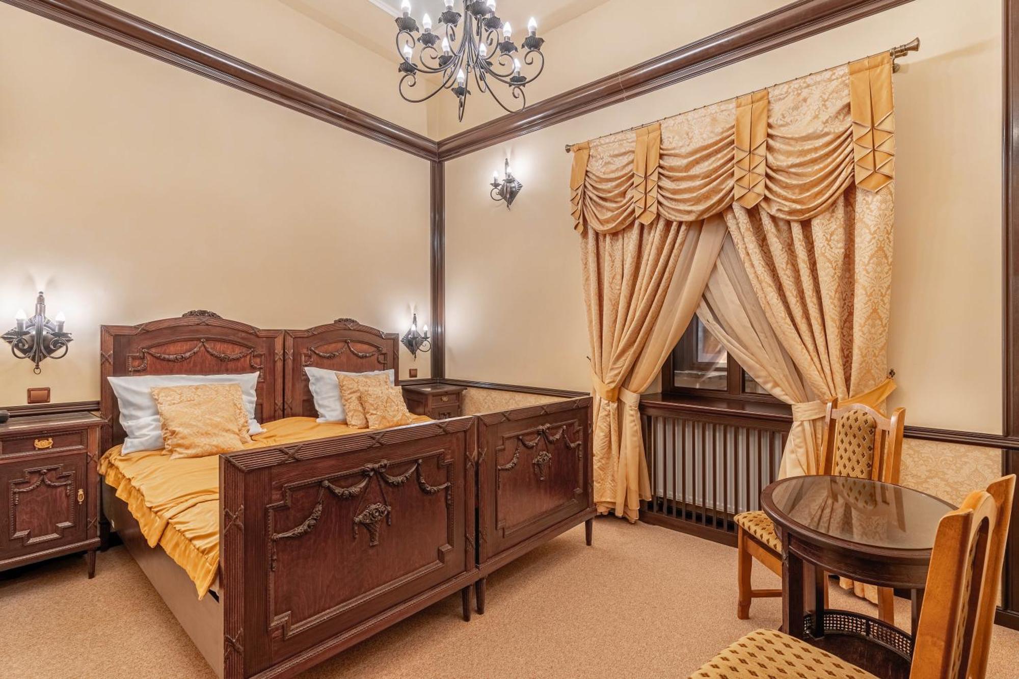 Zamek Uniejow Aparthotel Buitenkant foto