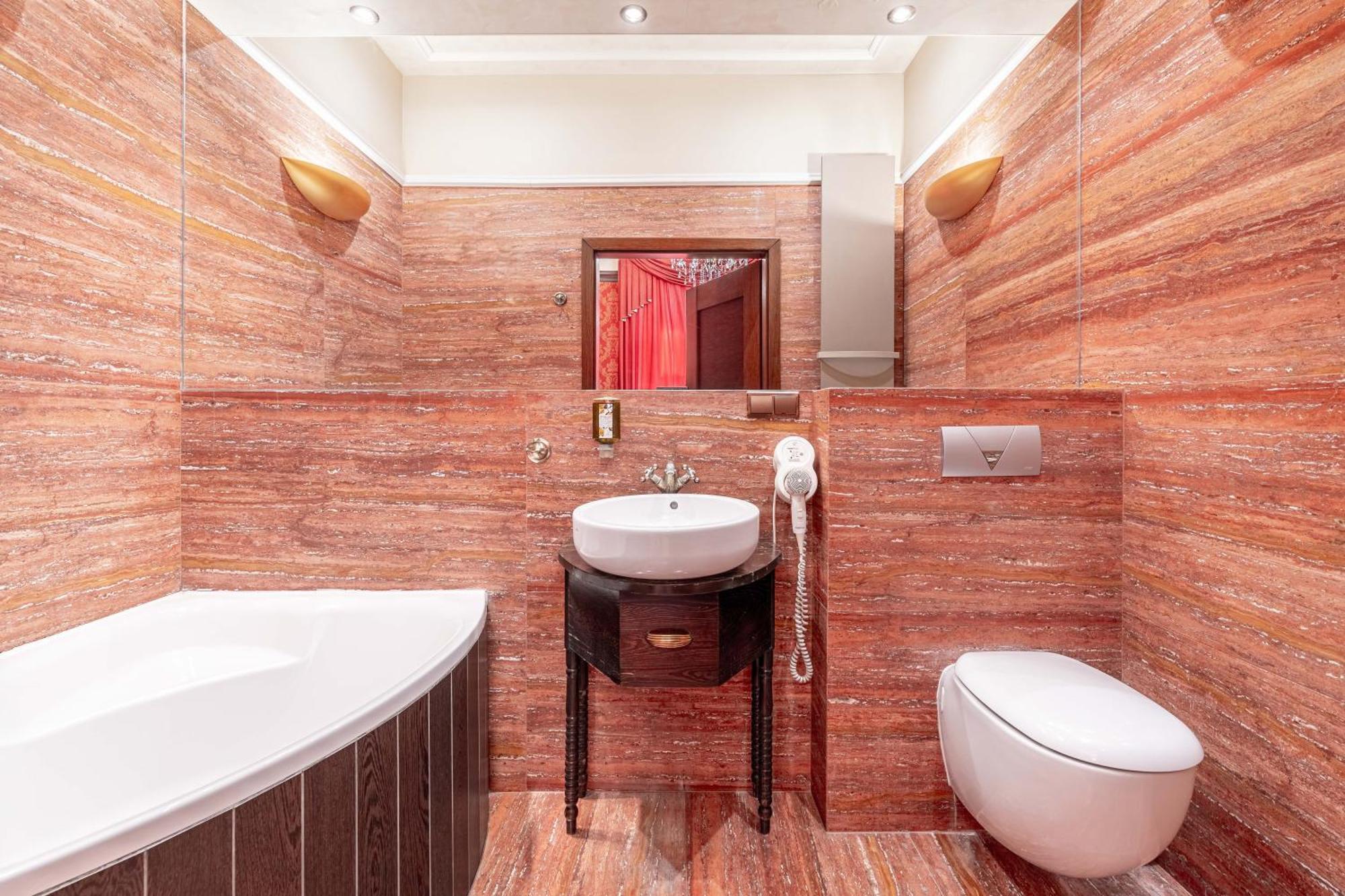 Zamek Uniejow Aparthotel Buitenkant foto