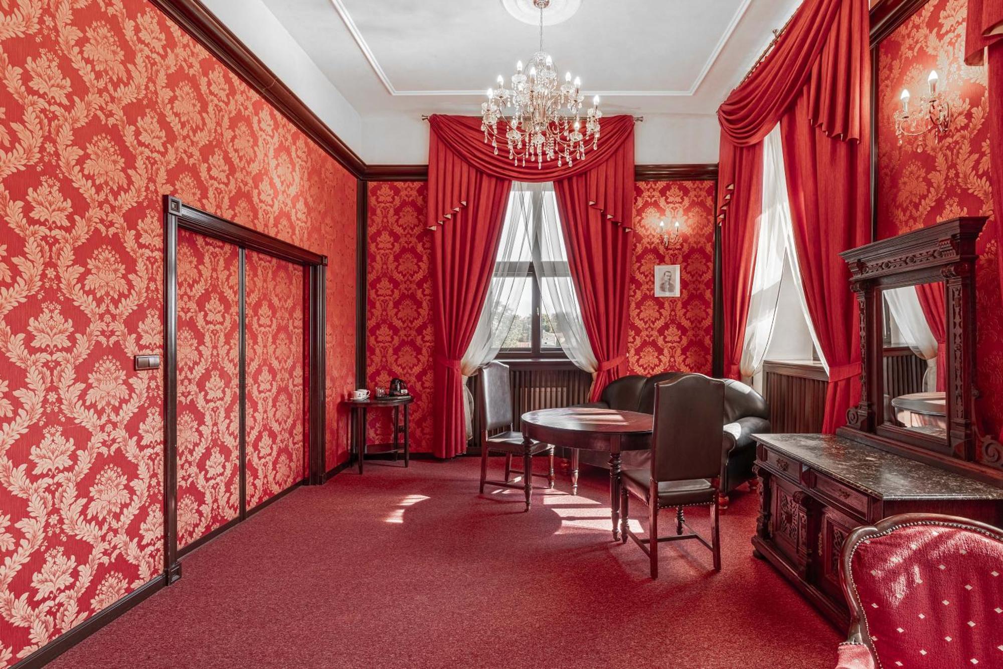 Zamek Uniejow Aparthotel Buitenkant foto