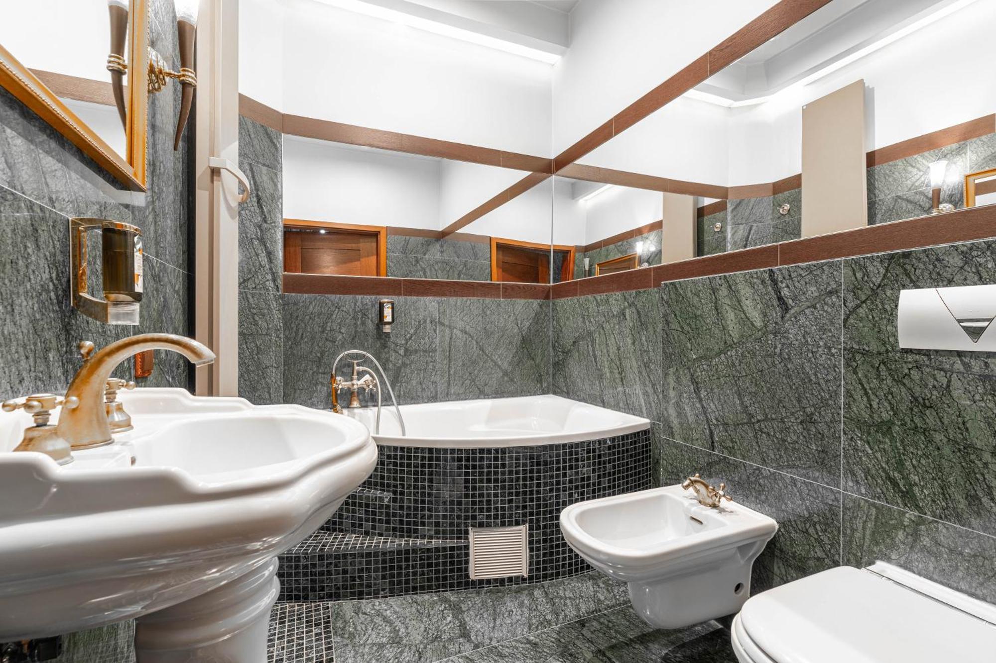Zamek Uniejow Aparthotel Buitenkant foto