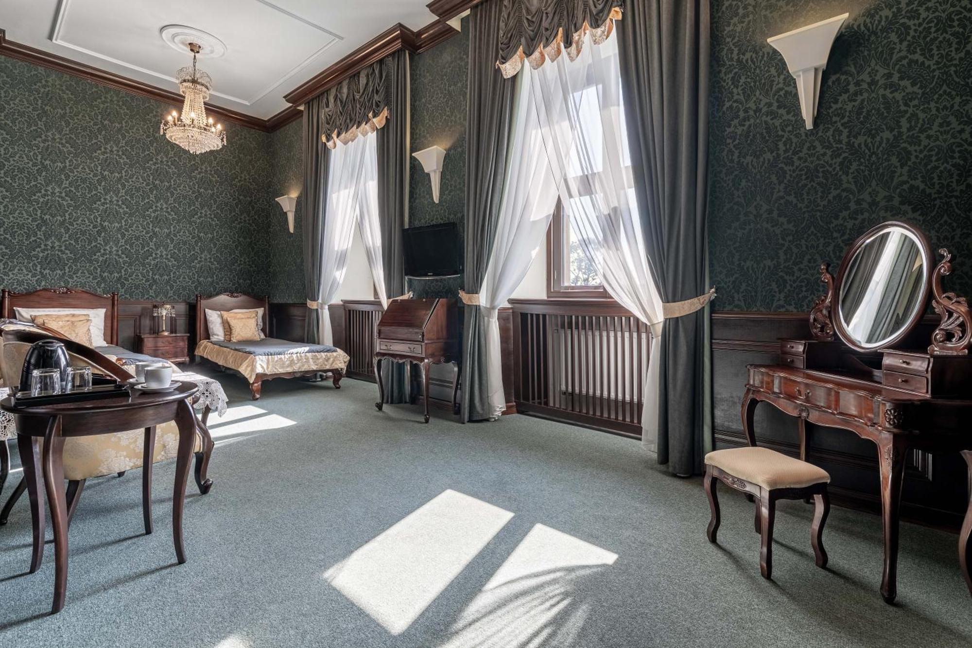 Zamek Uniejow Aparthotel Buitenkant foto