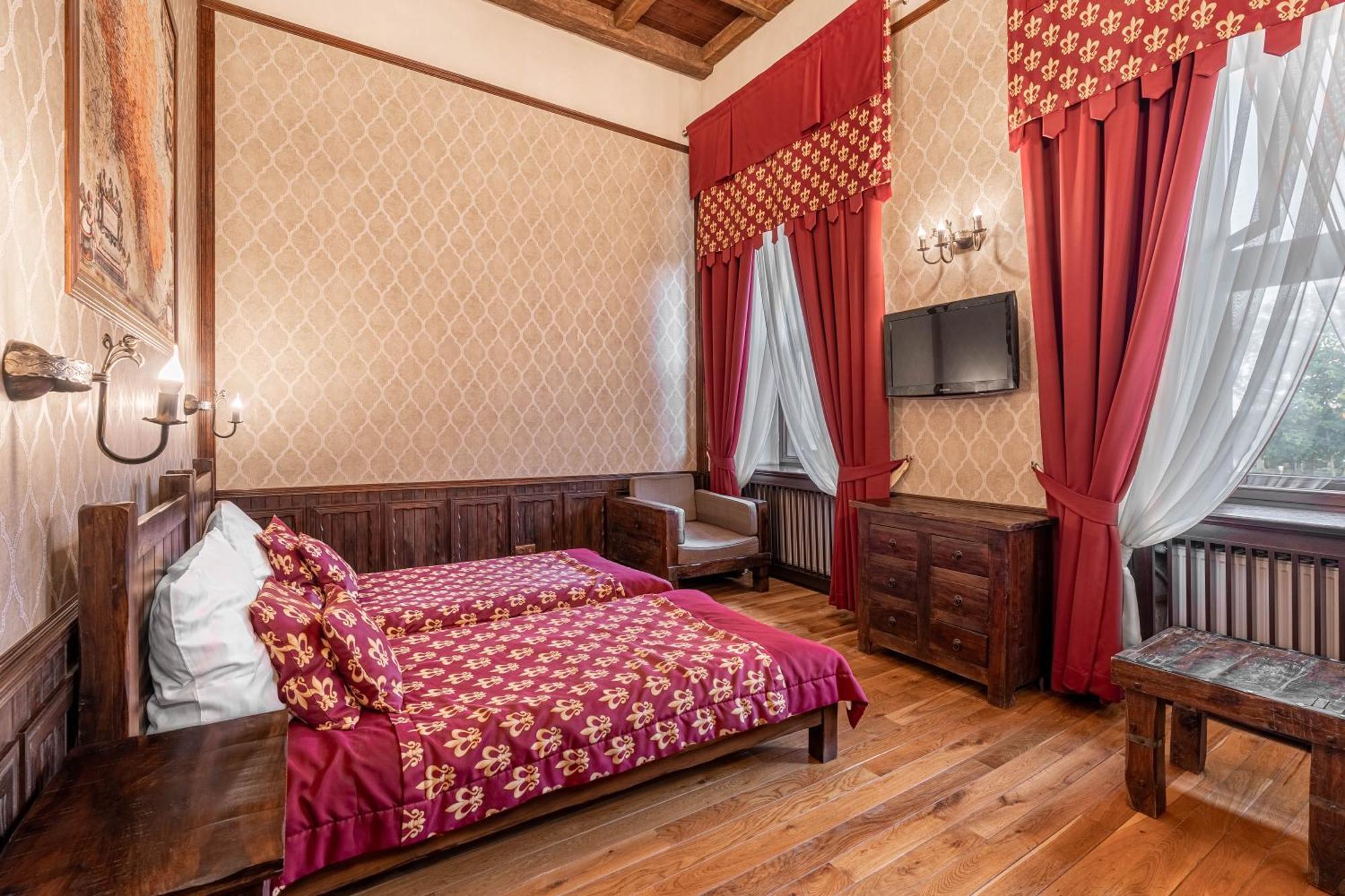 Zamek Uniejow Aparthotel Buitenkant foto