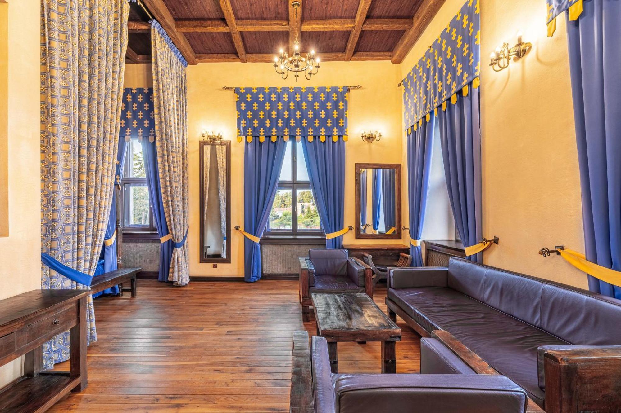 Zamek Uniejow Aparthotel Buitenkant foto