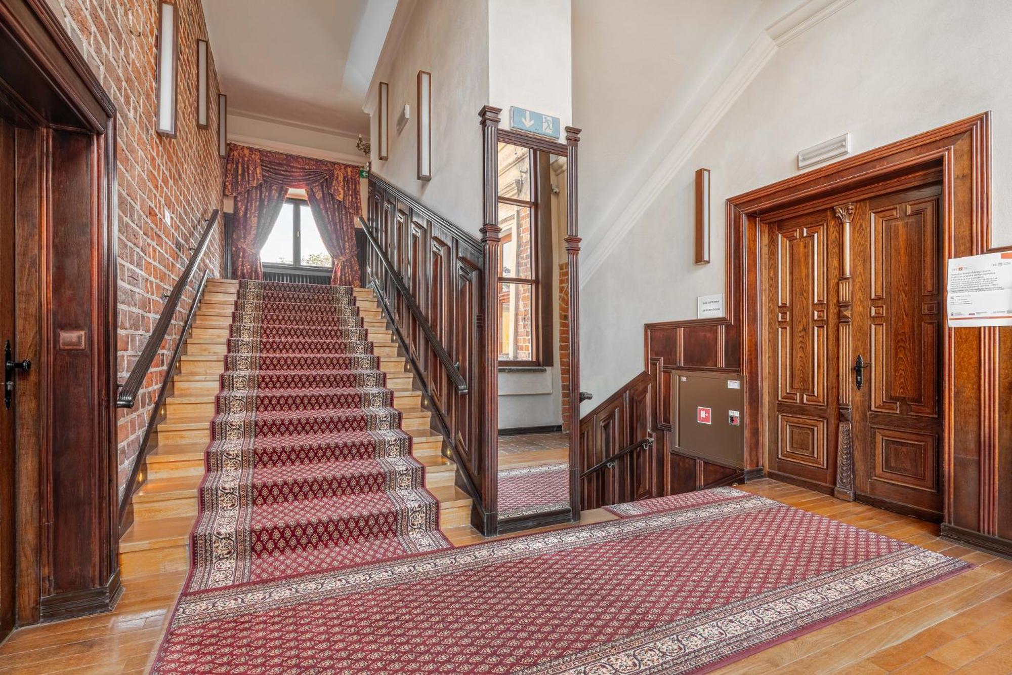 Zamek Uniejow Aparthotel Buitenkant foto