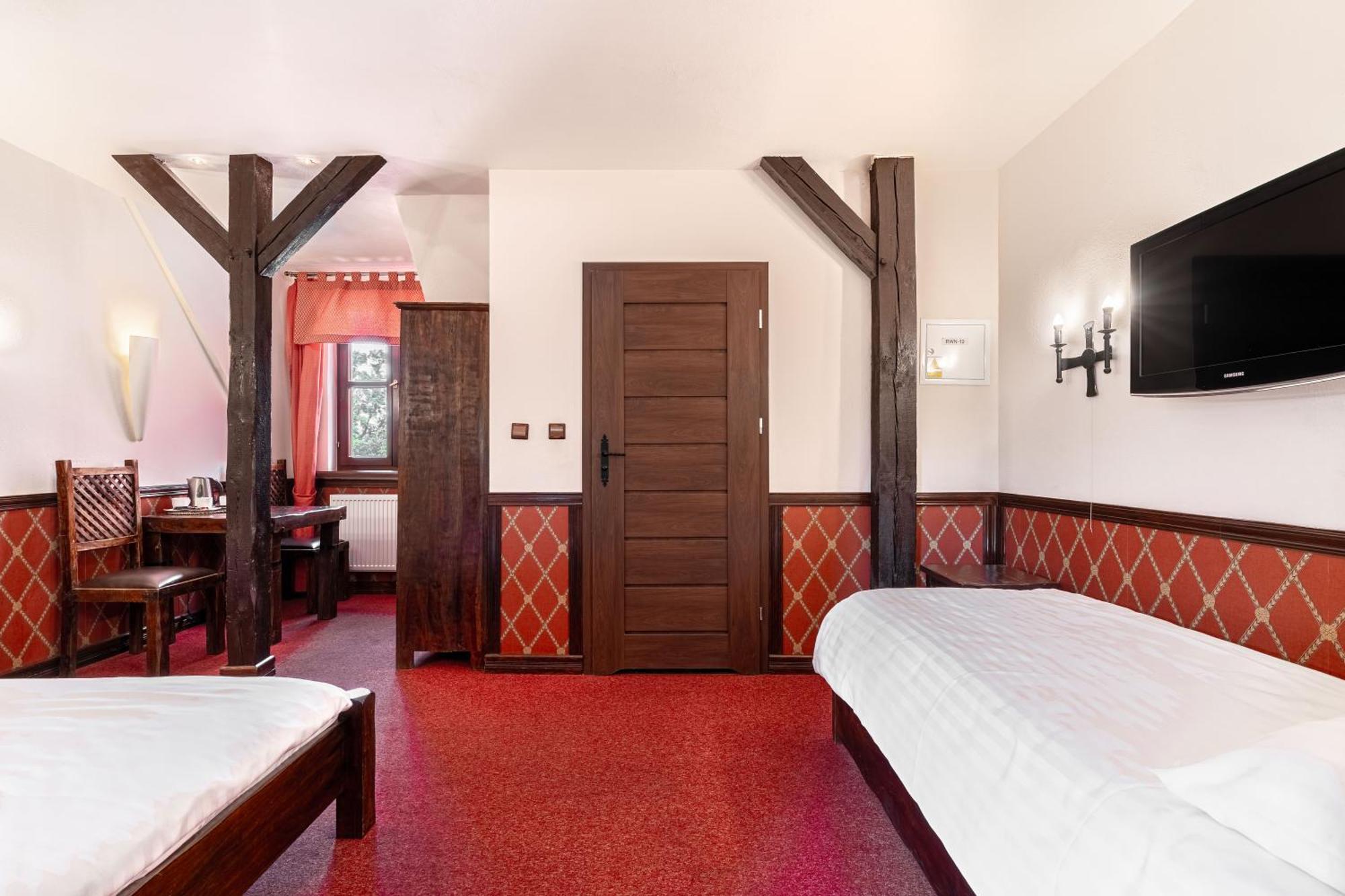 Zamek Uniejow Aparthotel Buitenkant foto