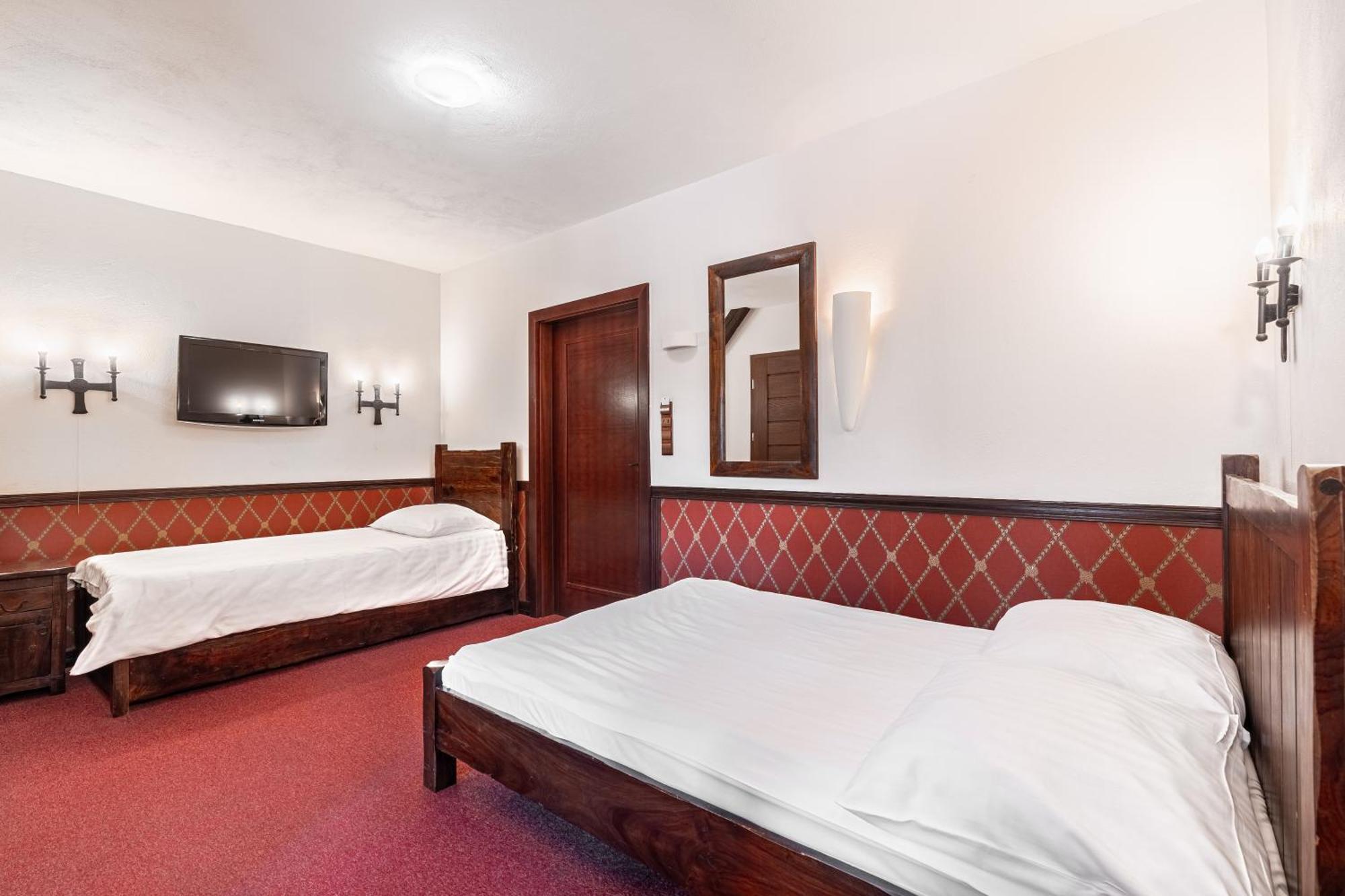 Zamek Uniejow Aparthotel Buitenkant foto