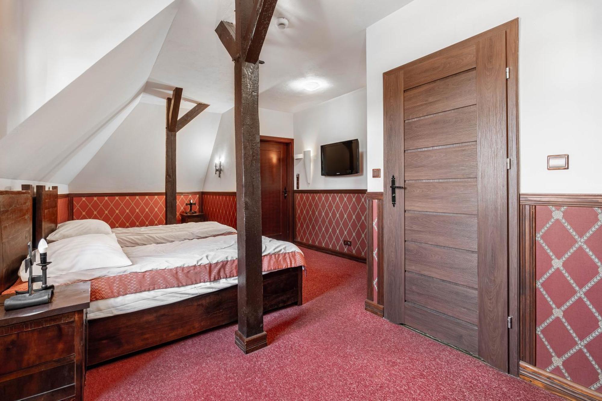 Zamek Uniejow Aparthotel Buitenkant foto