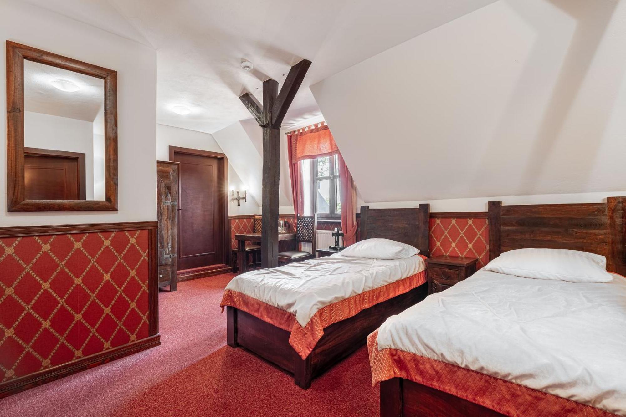 Zamek Uniejow Aparthotel Buitenkant foto